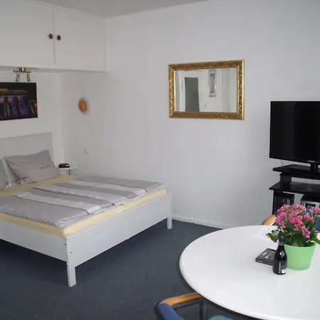 Ku'damm Mit Parkplatz Appartamento